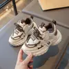 Sapatos de Menina Primavera 2026 Novos Sapatos Esportivos Mais Vendidos para Crianças Leves Solado Macio Sapatos de Pai Menina Corrida Crianças Grandes