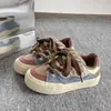 Tênis Super Populares de Solado Grosso para Mulheres, Novos Sapatos Brancos da Primavera 2026, Sapatos Chiques Versáteis com Design Color-Blocking, Tênis Chunky