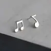Brincos pequenos de prata 925 esterlina estilo coreano, fofos e únicos para mulheres, simples e criativos, com um design estiloso e versátil, perfeitos para estudantes