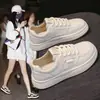 Venta Caliente de Primavera y Otoño Superficie de Cuero Zapatos Blancos Nuevos Versátiles para Mujer Estudiante Deportivos Zapatos de Tabla Suela Suave Zapatos para Mujer Casuales Simples