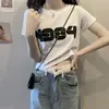 2026 Verão Estilo Coreano Solto Manga Curta Feminino Versátil Curto Doce e Picante Cropped com Design Único