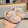 Sapatos de Bebê Infantis Outono 2025 Estilo Coreano Estilo Ocidental Laço de Renda Tênis Esportivo para Menina Sola Macia Antiderrapante Sapatinhos para Crianças Pequenas
