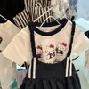 Conjunto de Verão para Meninas 2026 Nova Moda Infantil Estampa de Desenho Animado Camiseta de Manga Curta e Vestido de Suspensório Conjunto de Duas Peças
