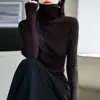 Suéter de tricô fino feminino, gola alta, manga longa, caimento justo, macio e confortável, adequado para primavera e outono, perfeito como peça de base para o trabalho ou uso casual, cor sólida, estilo pullover