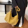 Bolsa Dumpling para Mulheres Estilo Japonês Ins Versátil Bolsa Transversal Veludo Casual Grande Capacidade Estudante Aula Trabalho Roupas Bolsa de Ombro