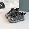 Zapatos de niña 2026 otoño nuevos zapatillas estilo coreano zapatos casuales para niños zapatos para exteriores de senderismo para estudiantes zapatos de papá para niñas