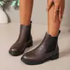 E-commerce Transfronteiriço Tamanho Grande Outono/Inverno 2026 Novas Botas de Cano Curto com Salto Grosso para Mulheres Estilo Europeu e Americano Moda Casual Versátil Botas de Moda