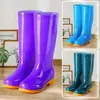 Botas de chuva femininas 2026, cano alto, espessadas, impermeáveis e antiderrapantes, botas de chuva de cano médio, sapatos de água quentes de inverno, sapatos de borracha, sapatos de cozinha