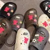 Sandalias ligeras antideslizantes de punta abierta para mujer para uso en exteriores, zuecos de playa de moda de verano de suela plana, medias pantuflas versátiles