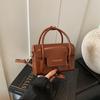 Bolso bandolera para mujer, pequeño, cuadrado, portátil, de cuero encerado, informal y sencillo, versátil, de color sólido y textura de alta gama, este año.