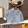 Camisa para niño 2026 primavera y otoño nuevo estilo camisa a rayas bordada de cachorro top versátil casual de manga larga para niños pequeños y medianos