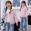 Jaqueta Infantil Dupla Face, Estilo Novo Primavera e Outono 2026, Corta-vento com Capuz Casual Estiloso para Crianças Maiores no Outono