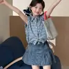 Conjunto de Niña Estilo Coreano 2026 Nuevo Modelo Infantil Elegante Camisa a Cuadros con Cuello, Manga de Encaje y Botones, y Falda de Mezclilla