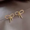 @Oferta Especial: Brincos coreanos minimalistas e delicados em formato de laço, com um design único, adequados para o uso diário e perfeitos para estudantes, adicionando um toque de elegância