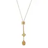 Collar con Candado Patrón Flor de Cuatro Hojas Inalterable Cadena para Clavícula de Acero de Titanio para Mujer Collar Colgante Elegante Simple para Dama Regalo