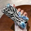 Popular en el comercio exterior, funda de teléfono con patrón de cebra en bloques de color personalizados y película de lirio azul para Galaxy S23 Ultra