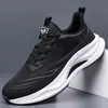 Colección nueva de otoño/invierno transfronteriza cuidadosamente seleccionada: Zapatillas deportivas para correr que aumentan la altura, disponibles en tallas grandes, con diseños de color degradado y un estilo casual ultraligero, adecuadas para hombres