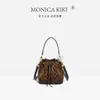 Monica Kiki Gama Alta 2025 Nueva Bolsa de Hombro Bolsa de Suerte Tipo Cubo Bolso Cruzado Koujia Bolso Original para Llevar en la Mano