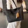 2026 bolsa feminina minimalista e única para o outono, nova moda, bolsa tote, grande capacidade, estilo retrô, bolsa de ombro versátil