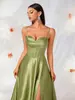 Vestido de Noite de Novo Estilo Europeu e Americano, Acabamento Cetinado de Alto Brilho, com Estrutura de Espinha de Peixe, Afunilamento na Cintura, Elegante e Gracioso, Adequado para Casamentos e Festas ao Ar Livre
