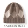 Nueva colección de otoño e invierno estilo coreano: Gorro de punto de cachemira acanalado, con diseño de rombos y bloques de color para mujer, que proporciona calidez, protección contra el frío y cobertura para las orejas.