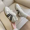 Nuevos zapatos de mujer para otoño e invierno 2026, zapatillas de entrenamiento transpirables estilo Forrest Gump, zapatillas casuales versátiles, zapatos blancos ligeros para estudiantes