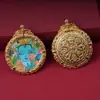 Colgante Thangka Tibetano Pintado a Mano con Oro Amuleto de Buda Pintado a Mano por Ambos Lados Caja Ga'u Collar Estilo Étnico Dorado en Cobre