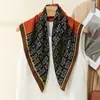 Bufanda de Seda Estilo Cochecito 2025 Nuevo Estilo Bufanda de Terciopelo Versátil Moda Retro Bufanda Cuadrada Suave de Algodón Lino