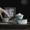 Juego de Té Gaiwan Delgado Pintado a Mano con Flor de Glicina de las Dinastías Tang y Song con Color Bajo Esmalte y Esmalte Interior Verde Turquesa, Taza de Té Estilo Erudito