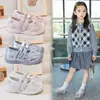 Tênis Feminino 2026 Novo Primavera e Outono Malha Respirável Solado Macio Velcro Sapatos de Princesa Sapatos Casuais Infantis