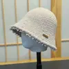 Nuevo Estilo Borde Crudo Moda Sombrero Cubo Corona Redonda Atmosférico Japonés Coreano Versátil Etiqueta de Tela Sombrero Cubeta Sombrero de Viaje para Compras Tendencia