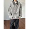 Jaqueta de trabalho com gola, estilo curto, jaqueta bomber legal e estilosa, jaqueta premium tie-dye de couro PU estilo americano da moda para homens, adequada para primavera e outono