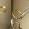 Pulsera Aro Dorado con Patrón Rizado de Herencia Antigua para Mujer Oro de Arena Vietnamita Caja de Regalo de Empuje y Tirón