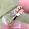 Anillo de Hueso de Serpiente de Primavera de Alta Gama Baojia Moda Ins Anillo con Forma de Serpiente Oro Rosa Oro Blanco para Mujer Anillos de Pareja Incrustados con Diamantes