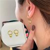 Pendientes circulares con cierre a presión, de estilo romántico, con diseño de viento frío, para mujer, de acero de titanio, con forma de corazón, resistentes a la decoloración.