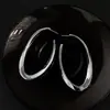 Aguja de Plata Metal Gosmático Superficie Redonda Pendientes de Anillo Sencillos Pendientes de Moda Sencillos Pendientes Elegantes Sentido del Diseño Nicho
