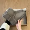 Versáteis e estilosas novas botas quentes de algodão camurçado para este ano, populares botas de neve estilo deserto com fivela para mulheres, sola grossa, uso duplo