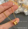 Artesanía de Precisión CNC Hombrecito Rojo Collar de Resorte Oro V Cerámica Negra Pulsera de Cintura Delgada Oro Rosa 18K Regalo para Novia Versátil