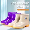 Botas de lluvia cálidas, zapatos de lluvia cortos para mujer adultos, botas de agua de felpa de invierno, zapatos de goma antideslizantes para trabajadores de oficina, zapatos sin cordones para uso en la cocina