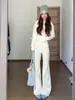 Calça jeans branca flare elástica para mulheres baixinhas, inverno 2026, forrada com fleece, cintura alta, modeladora, com bom caimento, não gruda nas pernas