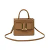 Bolsa de mão nicho com fivela para mulheres, nova tendência outono e inverno 2026, bolsa de ombro versátil vintage, bolsa pequena quadrada crossbody
