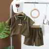 Ropa Informal de Nuevo Estilo para Niños Bebés, Conjunto de Dos Piezas de Verano con Cuello de Solapa, Letras y Pantalones Cortos de Manga Corta