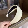 Nuevo Estilo de Primavera Aro para el Cabello de Rayas de Ala Ancha para Mujer Simple Todo Fósforo Alta Calidad Aro para el Cabello para Lavarse la Cara Presión para el Cabello Tarjeta para el Cabello de Uso Diario Exterior