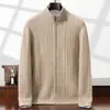 Suéter Cárdigan de Cachemira Tejido Retorcido Otoño e Invierno 2025 para Hombre Cuello Semi-Alto con Cremallera Color Sólido Casual de Negocios Chaqueta Suéter