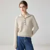 Emagrecedor e versátil! Suéter feminino de cashmere de corte solto com gola semiaberta e fechamento por botões, uma malha macia e confortável perfeita como peça base