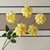 Flores de rosa artificiales de nuevo estilo, tipo flip-flap con borde rizado, para decoración de habitaciones de boda, arreglos de lugares de boda, paisajismo de centros comerciales y decoraciones de escaparates