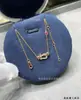 Collar de Herradura con Hebilla de Ocho Ferrer para Mujer, Lujo Ligero Chapado en Oro V 18K, Regalo Versátil de Alta Gama para Novia o Mejor Amiga
