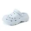 Sandalias de plataforma caladas de nuevo estilo 2026 para mujer, adecuadas para usar en verano, diseñadas para figuras menudas y se pueden usar como zapatos de playa; directamente de la fábrica EVA