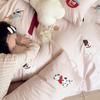 Estilo Lindo 100S Algodón Puro Algodón de Fibra Larga Cama Juego de Tres o Cuatro Piezas Toalla de Dibujos Animados Bordado Algodón Puro Cama Sábanas Funda de Edredón Ropa de Cama