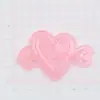 Accesorios de joyería de amor de acrílico con corazón atravesado por una flecha, material para manualidades de pegamento de gota DIY, hebilla de zapato, pasador, pegatinas decorativas, venta al por mayor
